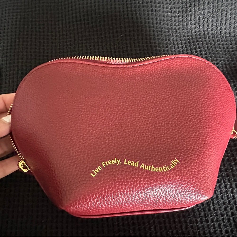 OLEADA Le Coeur Pouch (Regular)
Vegan - Picture 2 of 4